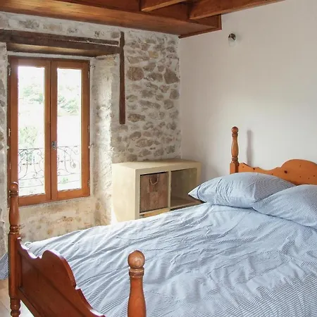 2 Bedroom Lovely In St,etienne De Boulogne Holiday home Saint-Etienne-de-Boulogne