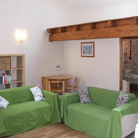 2 Bedroom Lovely In St,etienne De Boulogne *